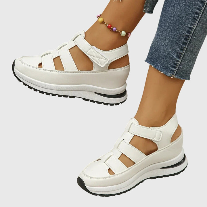 Finnie – Vielseitige orthopädische Sandalen