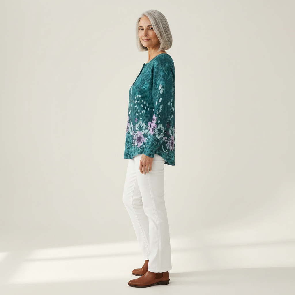 Yolande – Türkiser Pulli mit Blümchen