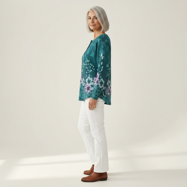 Yolande – Türkiser Pulli mit Blümchen