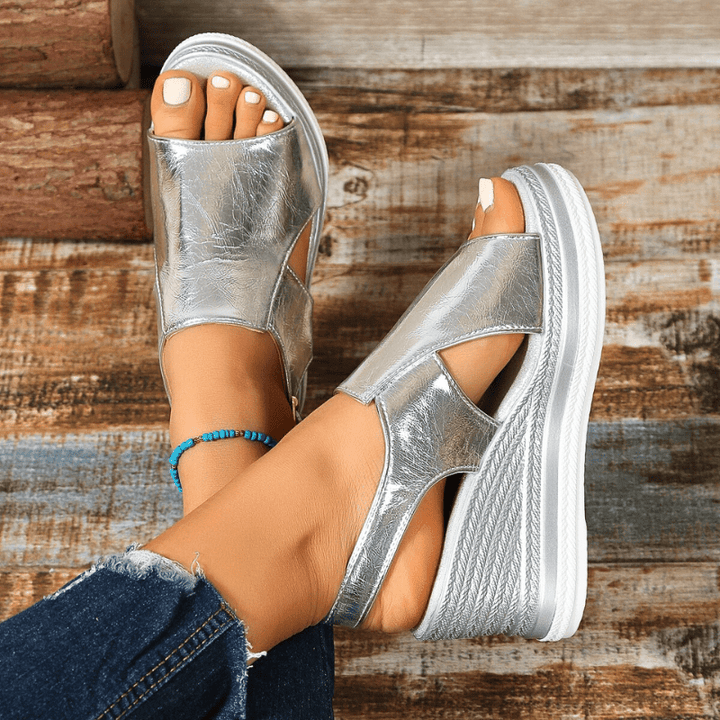 Baylie - Stilvolle Metallic-Sandalen
