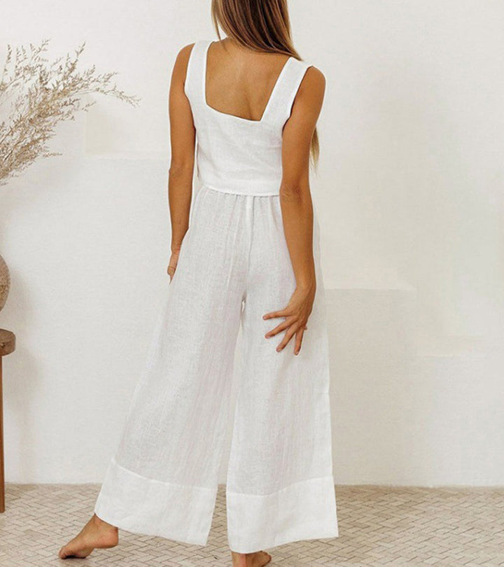 Megan – Minimalistisches Top und ausgestellte Hose