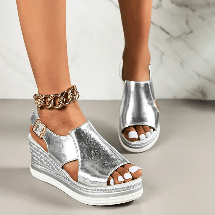 Baylie - Stilvolle Metallic-Sandalen