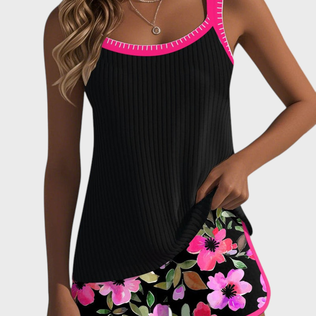 Tankini de duas peças Liselotte Salzburg com top preto canelado e calções com estampado floral colorido