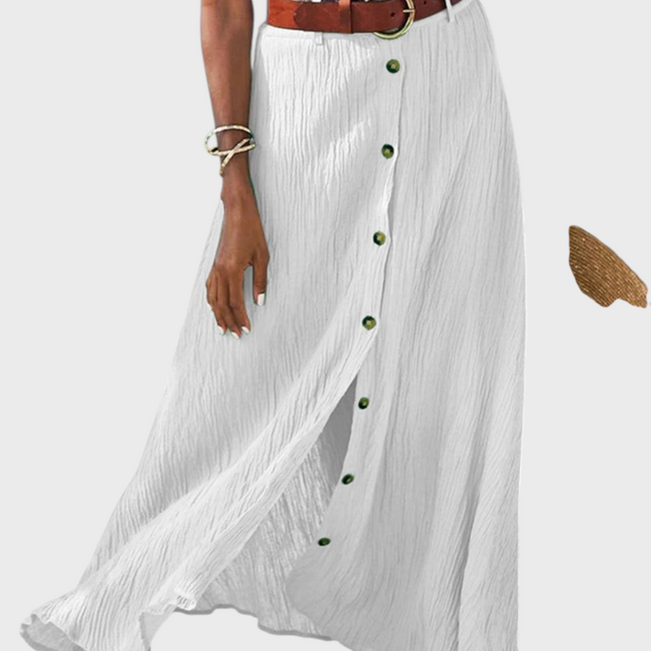 Saia midi branca fluida Liselotte Salzburg com botões frontais e cintura alta, ideal para um look de praia elegante.
