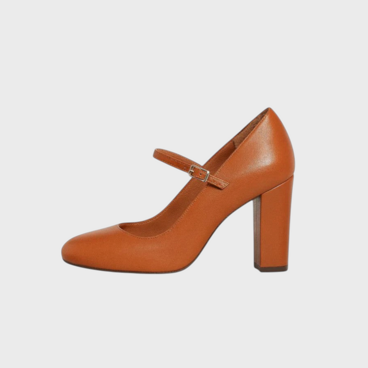 Sapatos de salto alto Liselotte Salzburg Jamyrah em pele castanha com tira no tornozelo e salto largo elegante
