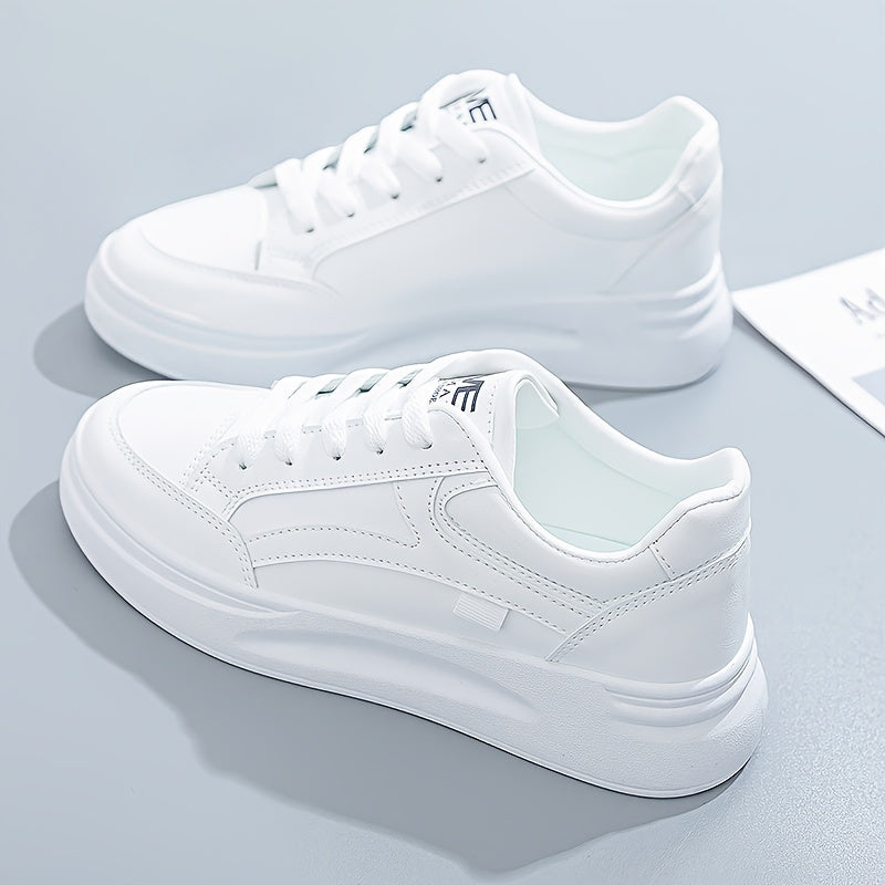 Schicke weiße Sneaker mit leichtem Tragekomfort