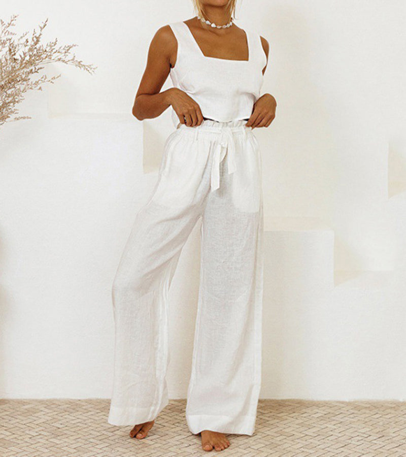 Megan – Minimalistisches Top und ausgestellte Hose