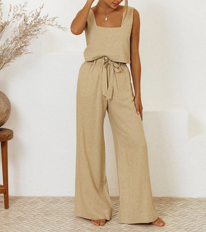 Megan – Minimalistisches Top und ausgestellte Hose