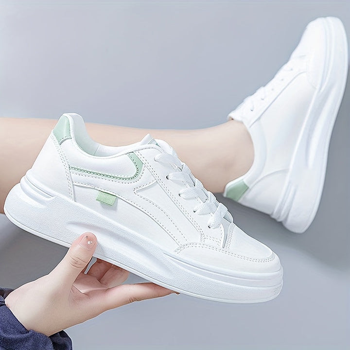 Schicke weiße Sneaker mit leichtem Tragekomfort