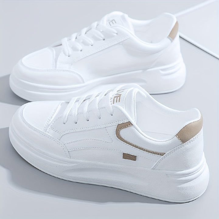 Schicke weiße Sneaker mit leichtem Tragekomfort