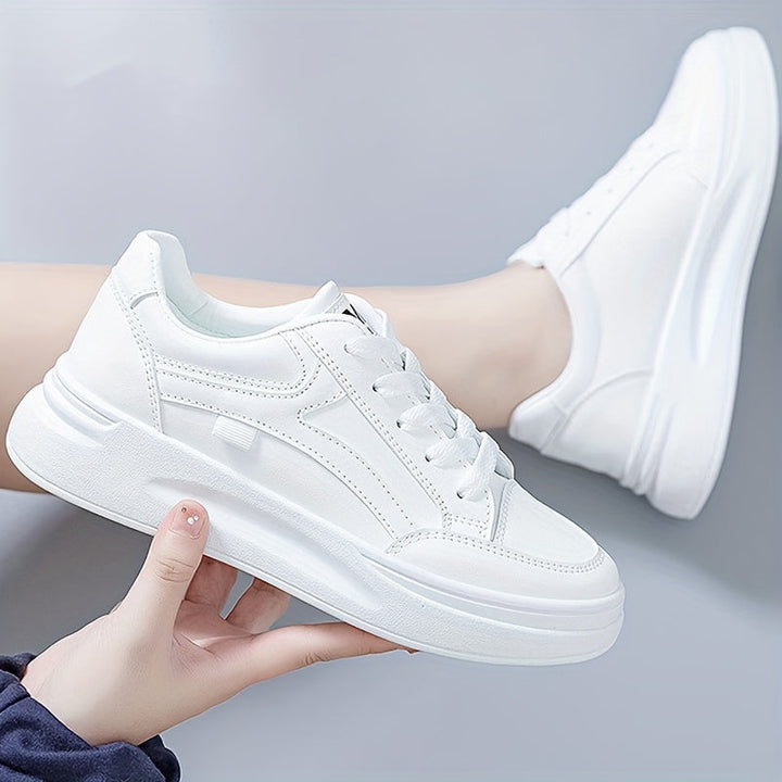 Schicke weiße Sneaker mit leichtem Tragekomfort