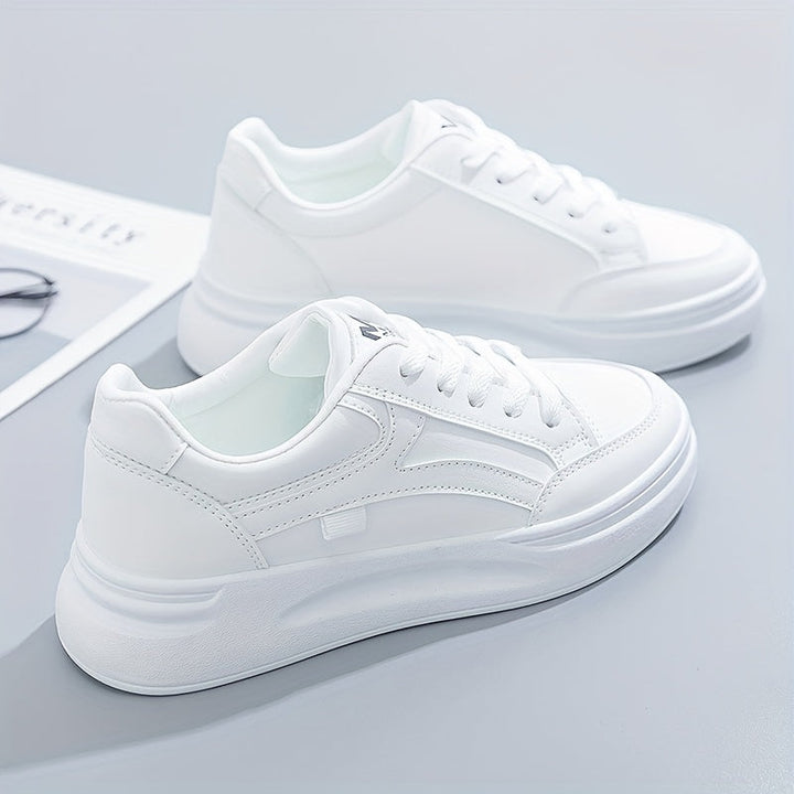 Schicke weiße Sneaker mit leichtem Tragekomfort