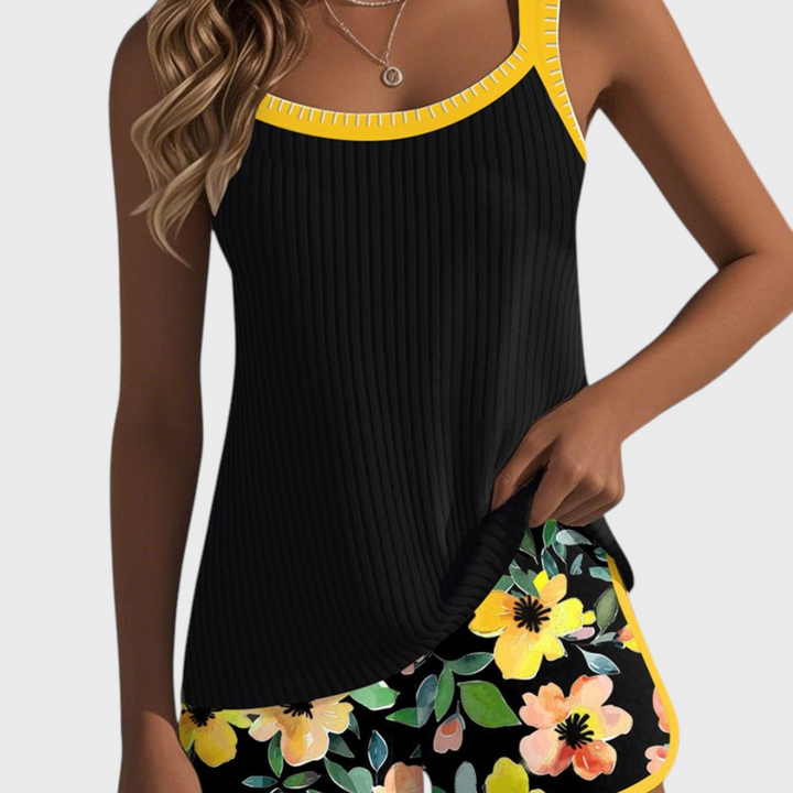 Tankini de duas peças Liselotte Salzburg com top preto canelado e calções com padrão floral colorido