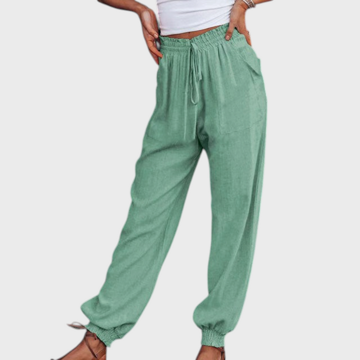 Calças de jogging Liselotte Salzburg em verde sálvia com cintura subida, cordão ajustável e bainhas elásticas.