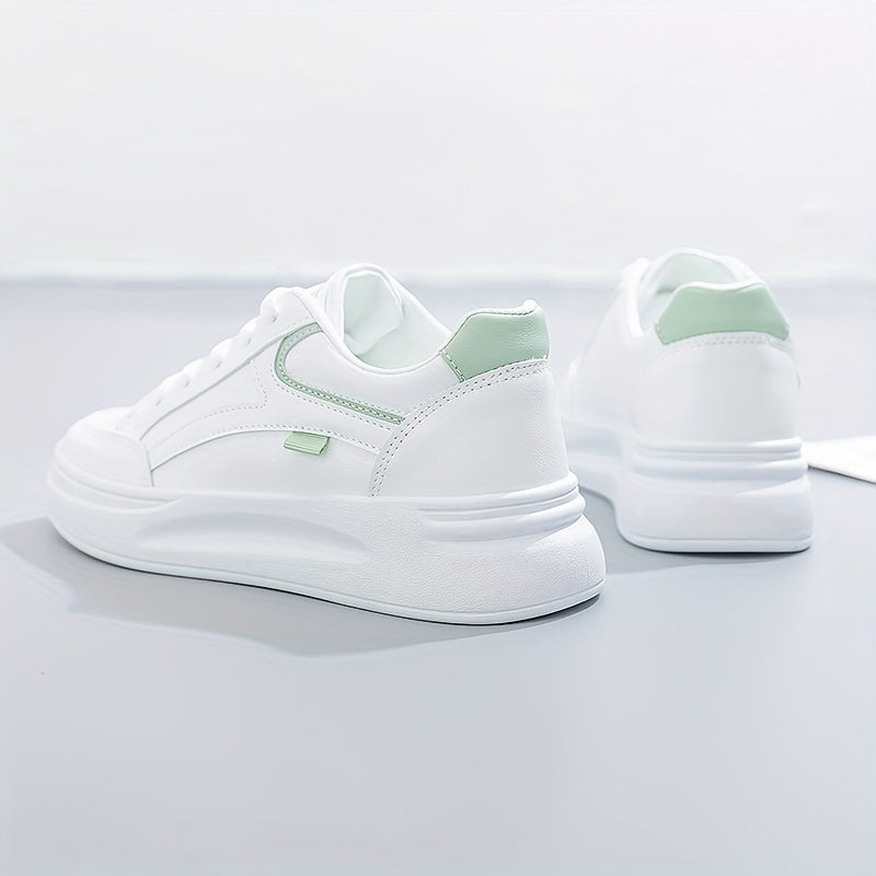 Schicke weiße Sneaker mit leichtem Tragekomfort