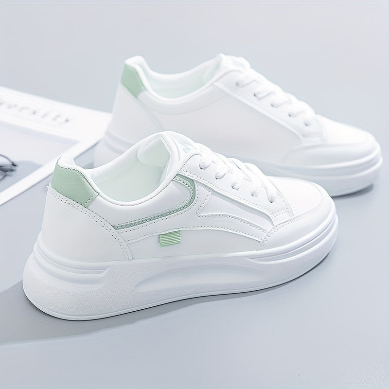 Schicke weiße Sneaker mit leichtem Tragekomfort