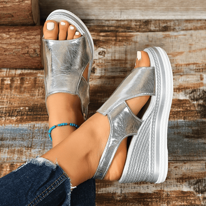 Baylie - Stilvolle Metallic-Sandalen