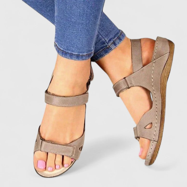 Avrie – Bequeme flache Sandalen