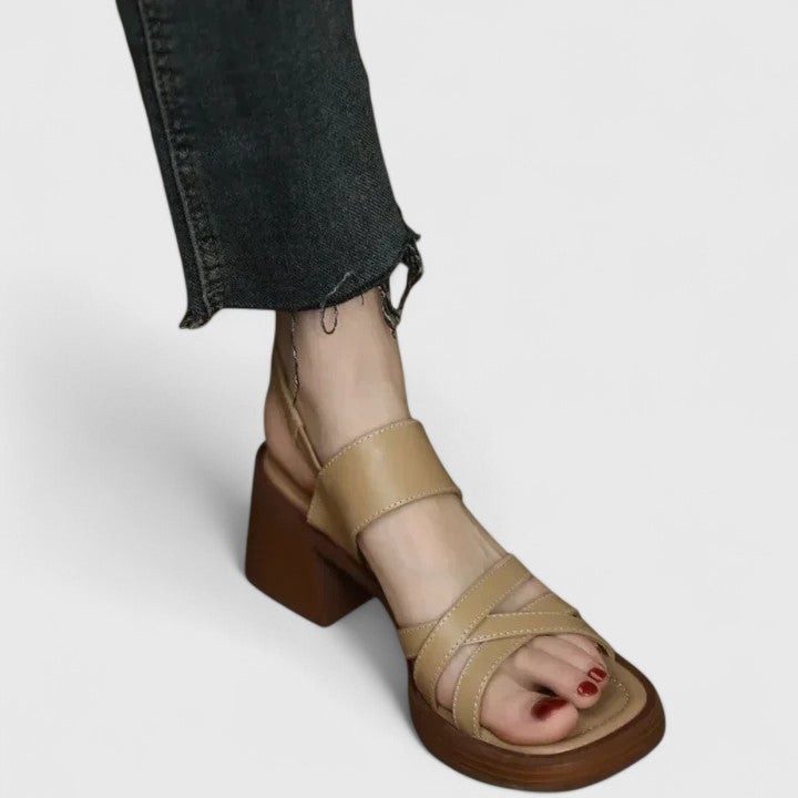 Celeste – Elegante Sandalen mit gekreuzten Riemen