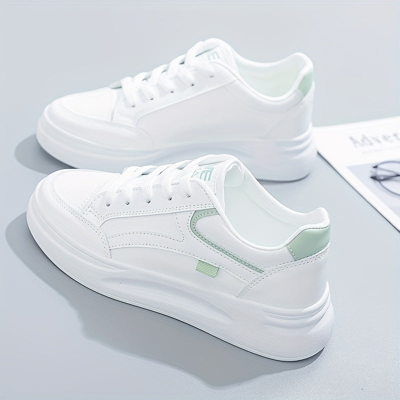 Schicke weiße Sneaker mit leichtem Tragekomfort