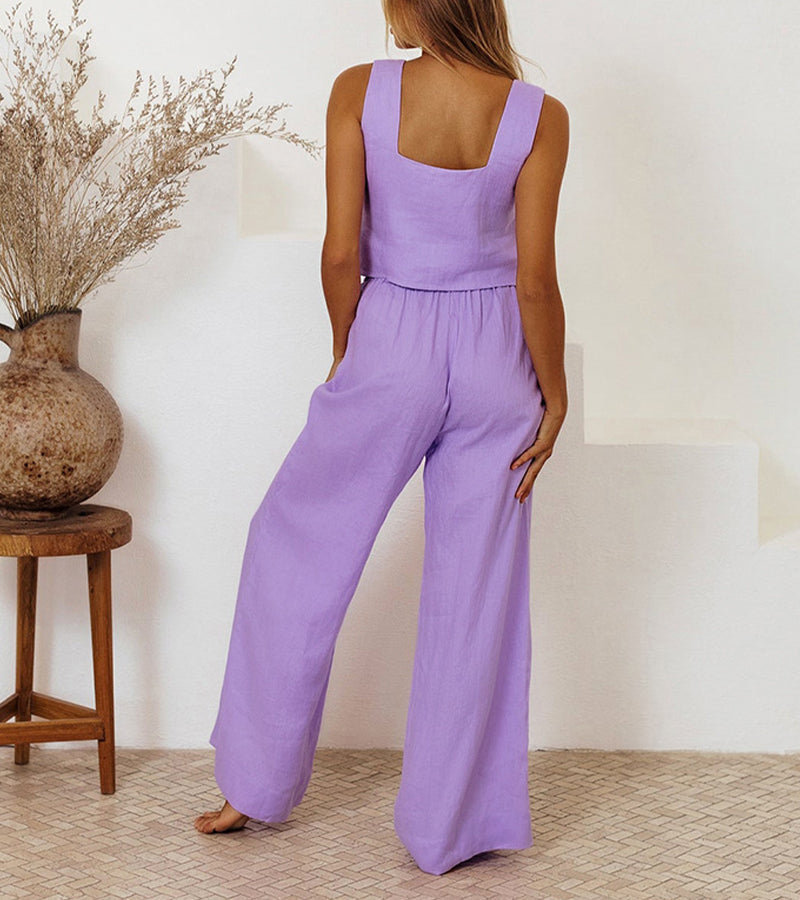 Megan – Minimalistisches Top und ausgestellte Hose